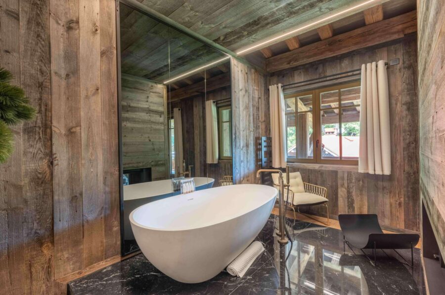 chalet-leia-bathroom-bathtub-modern-elegant-luxury-interiordesign-megeve