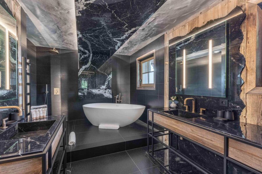 chalet-leia-bathroom-bathub-doublesink-spacious-modern-sleek-bespoke-luxury-design-megeve