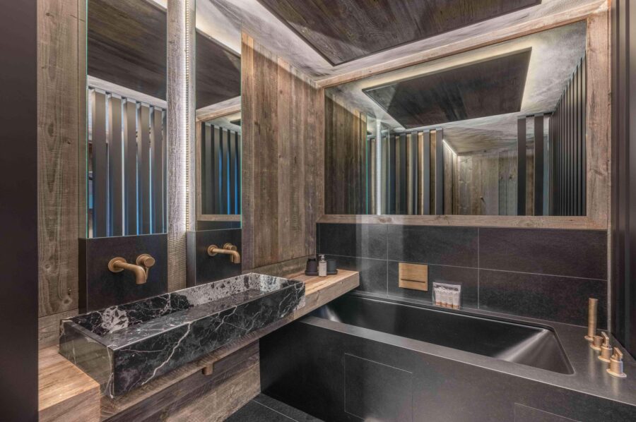 chalet-leia-bathroom-doublesink-bathtub-luxury-modern-design-megeve
