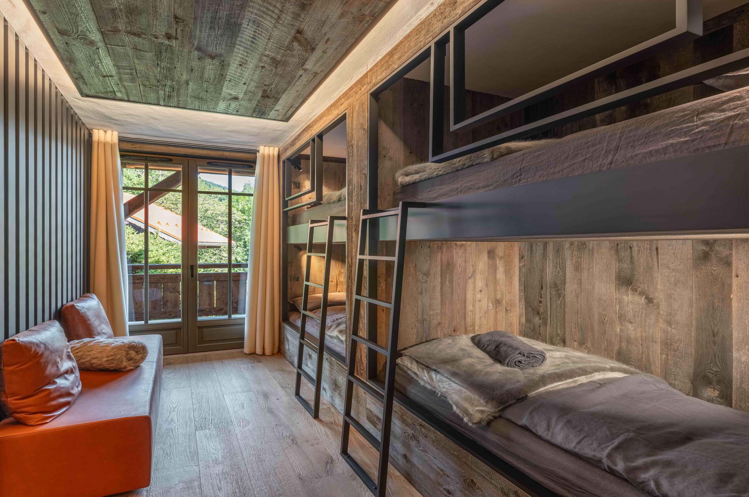 chalet-leia-bunkroom-bunkbed-kidsroom-modern-sleek-luxury-interiordesign-megeve