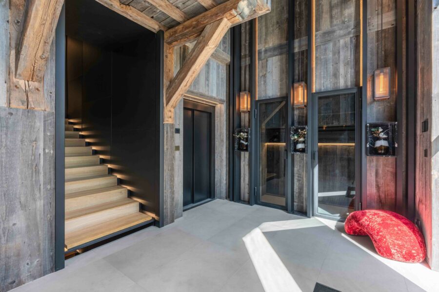 chalet-leia-hallway-entrance-lift-gradn-spacious-modern-luxury-interior-megeve