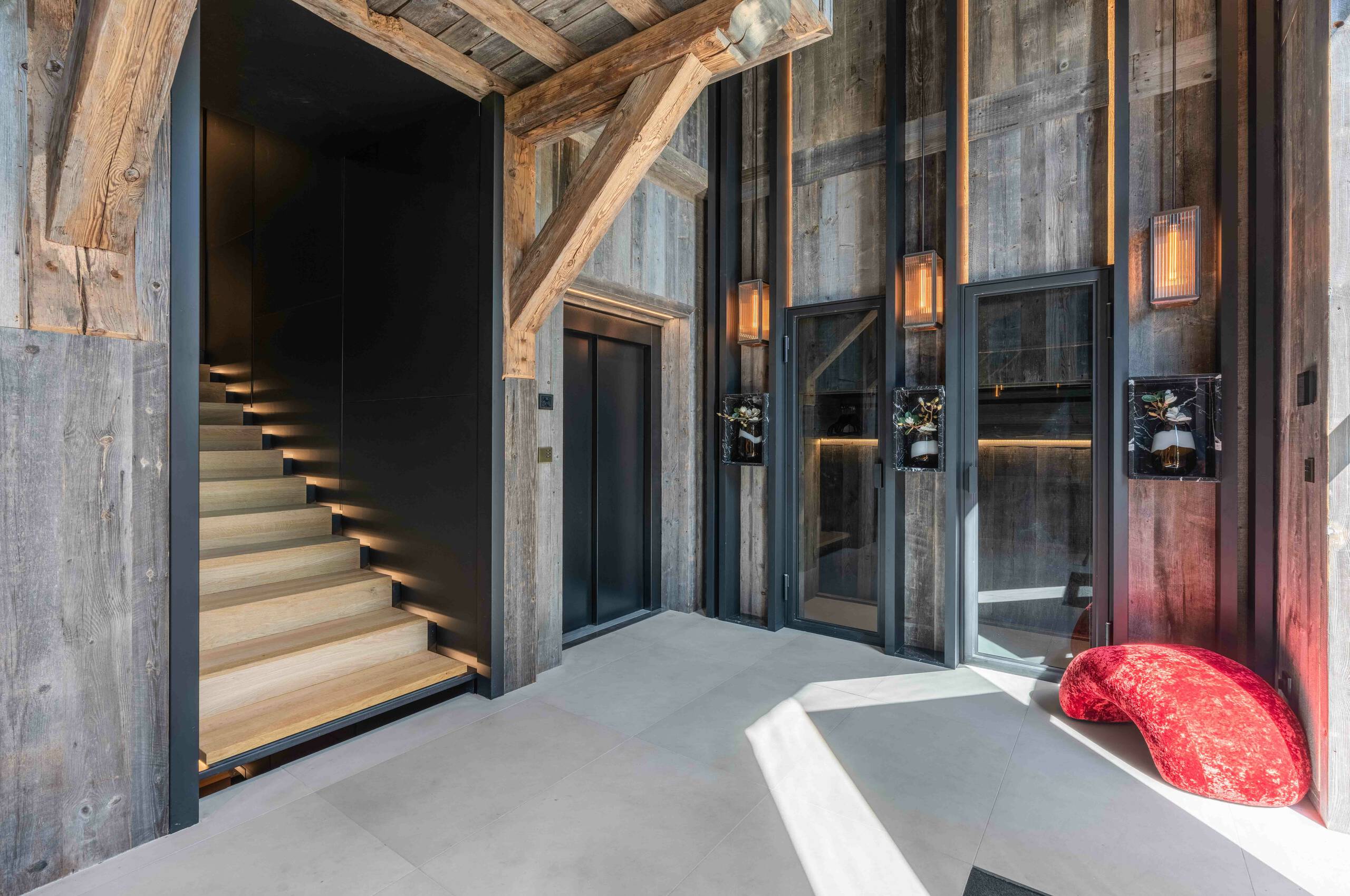 chalet-leia-hallway-entrance-lift-gradn-spacious-modern-luxury-interior-megeve