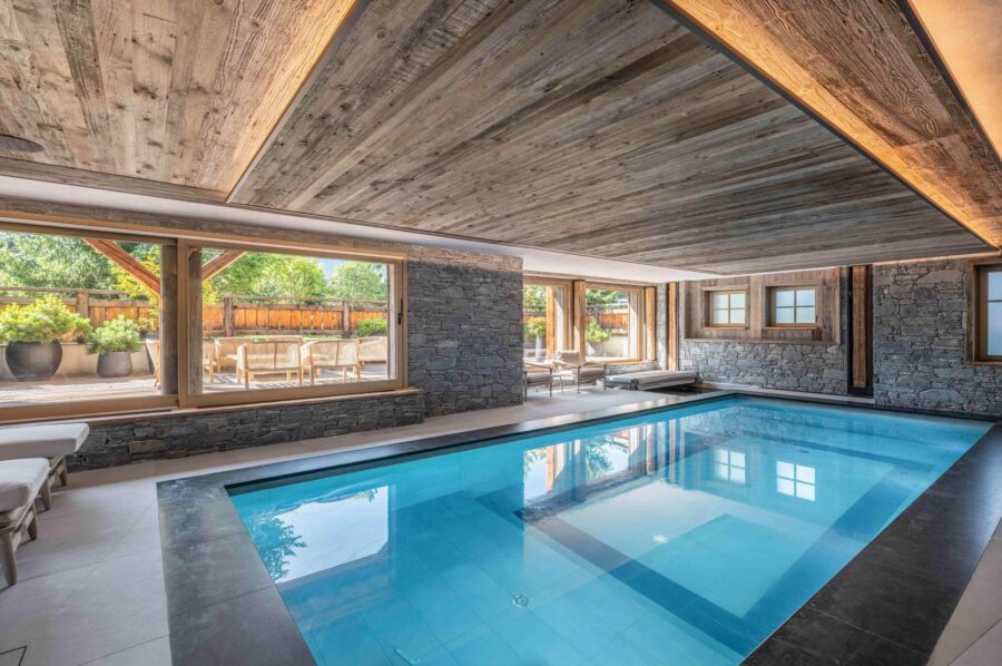 chalet-leia-indoorpool-swim-spa-wellness-luxury-retreat-megeve