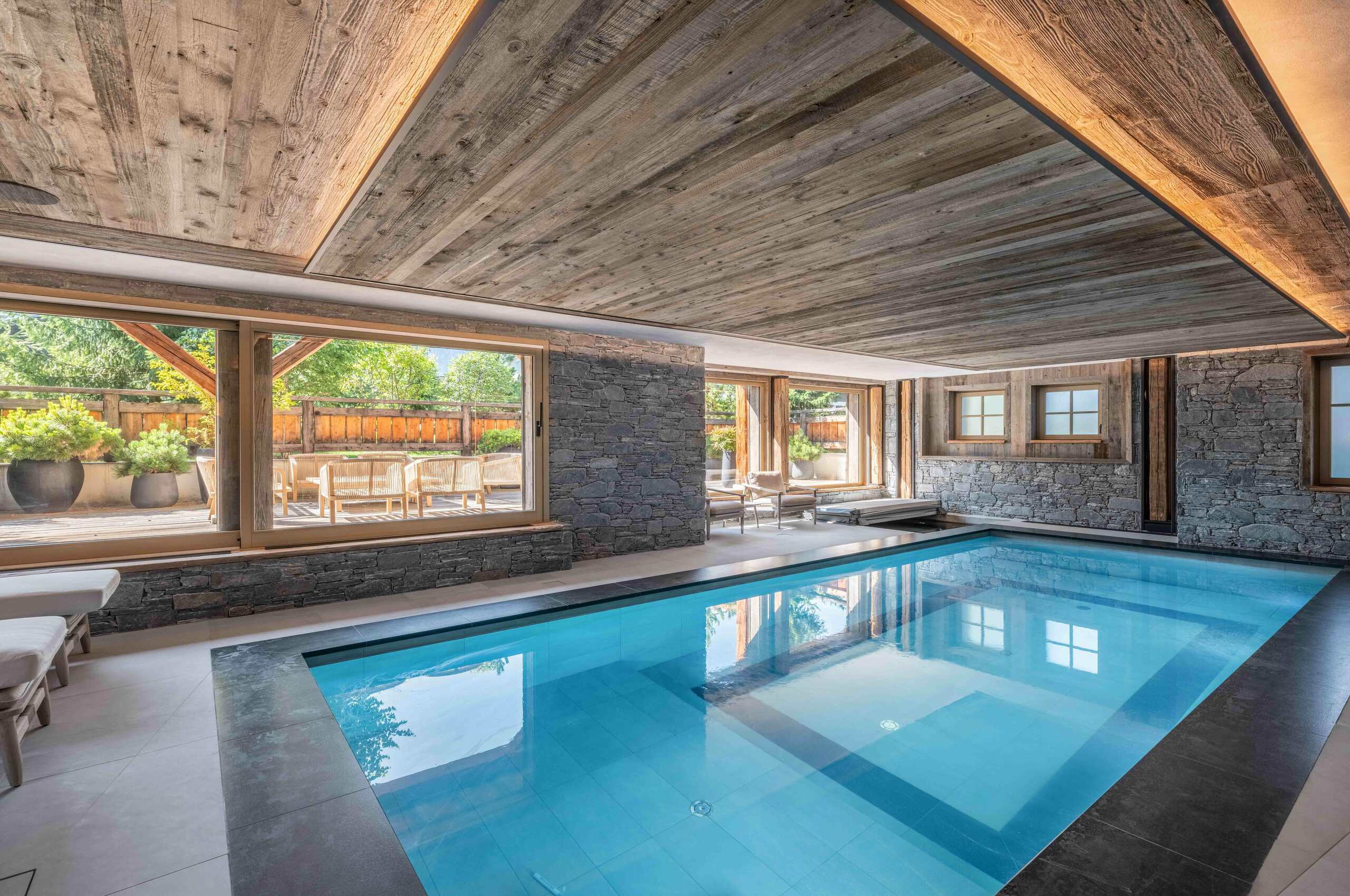 chalet-leia-indoorpool-swim-spa-wellness-luxury-retreat-megeve