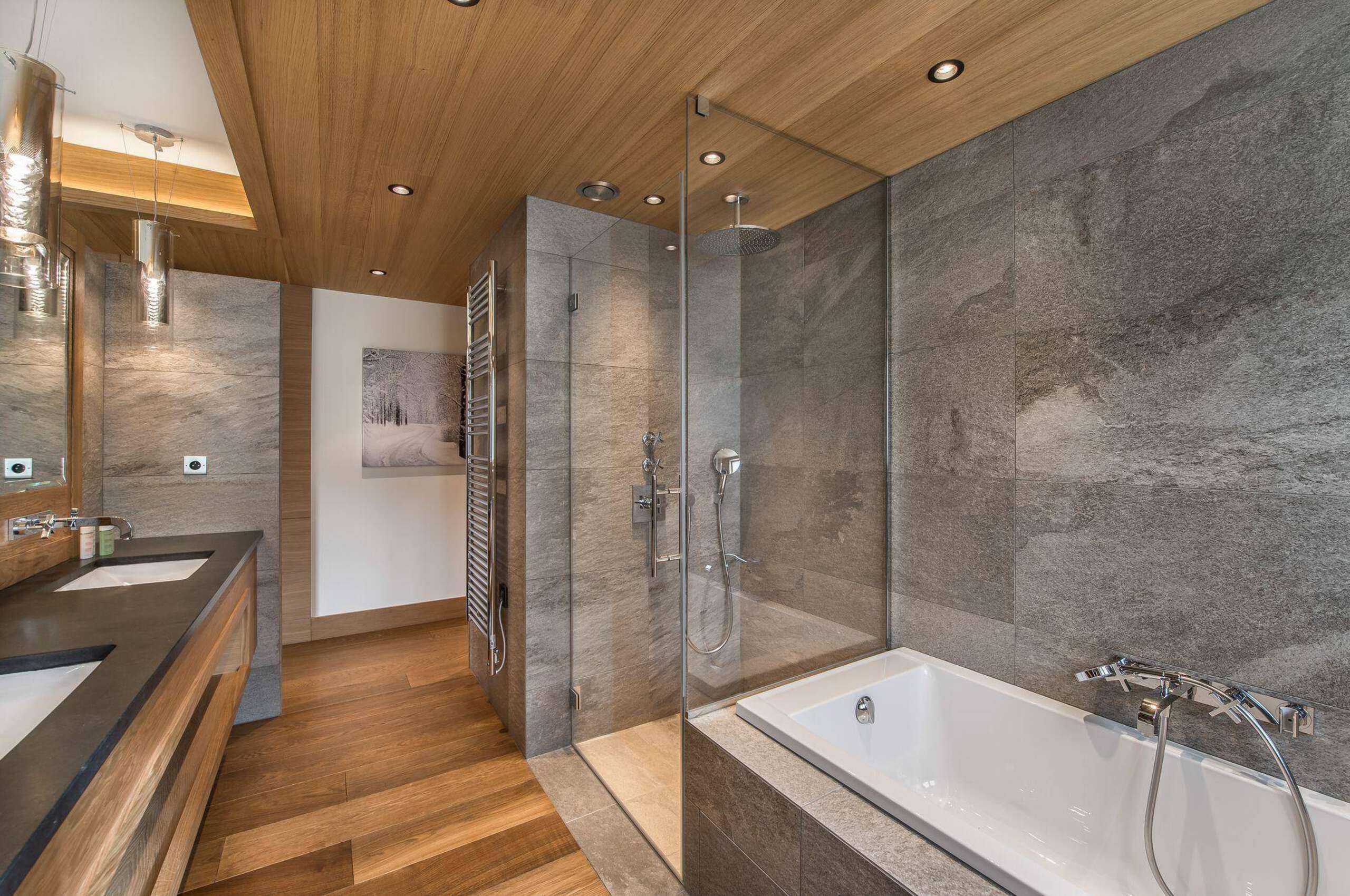 chalet-malorie-bathroom-bathtub-doublesink-shower-modern-sleek-elegant-luxury-design-megeve