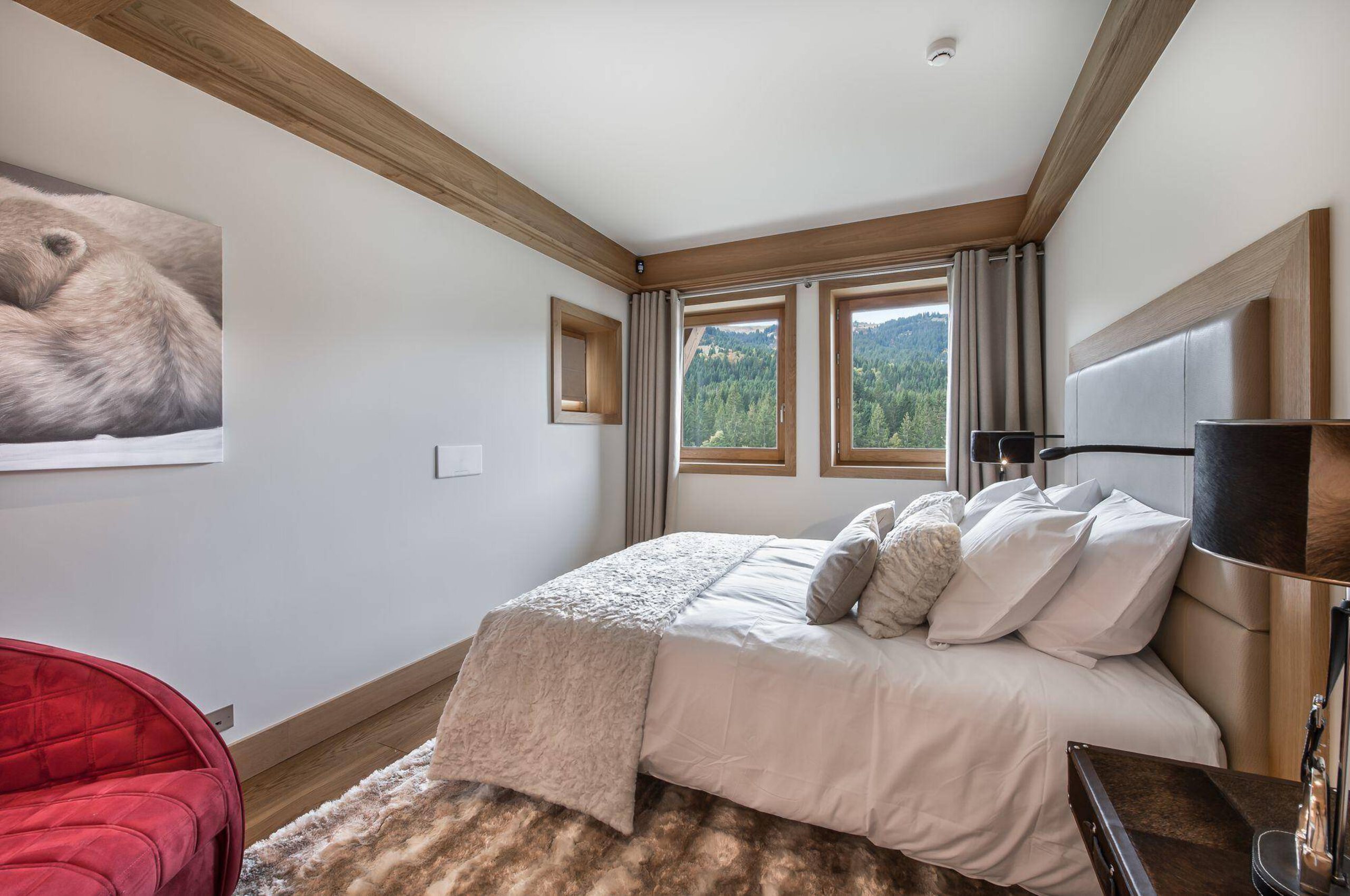 chalet-malorie-bedroom-nature-views-cosy-modern-luxury-alpine-interior-megeve
