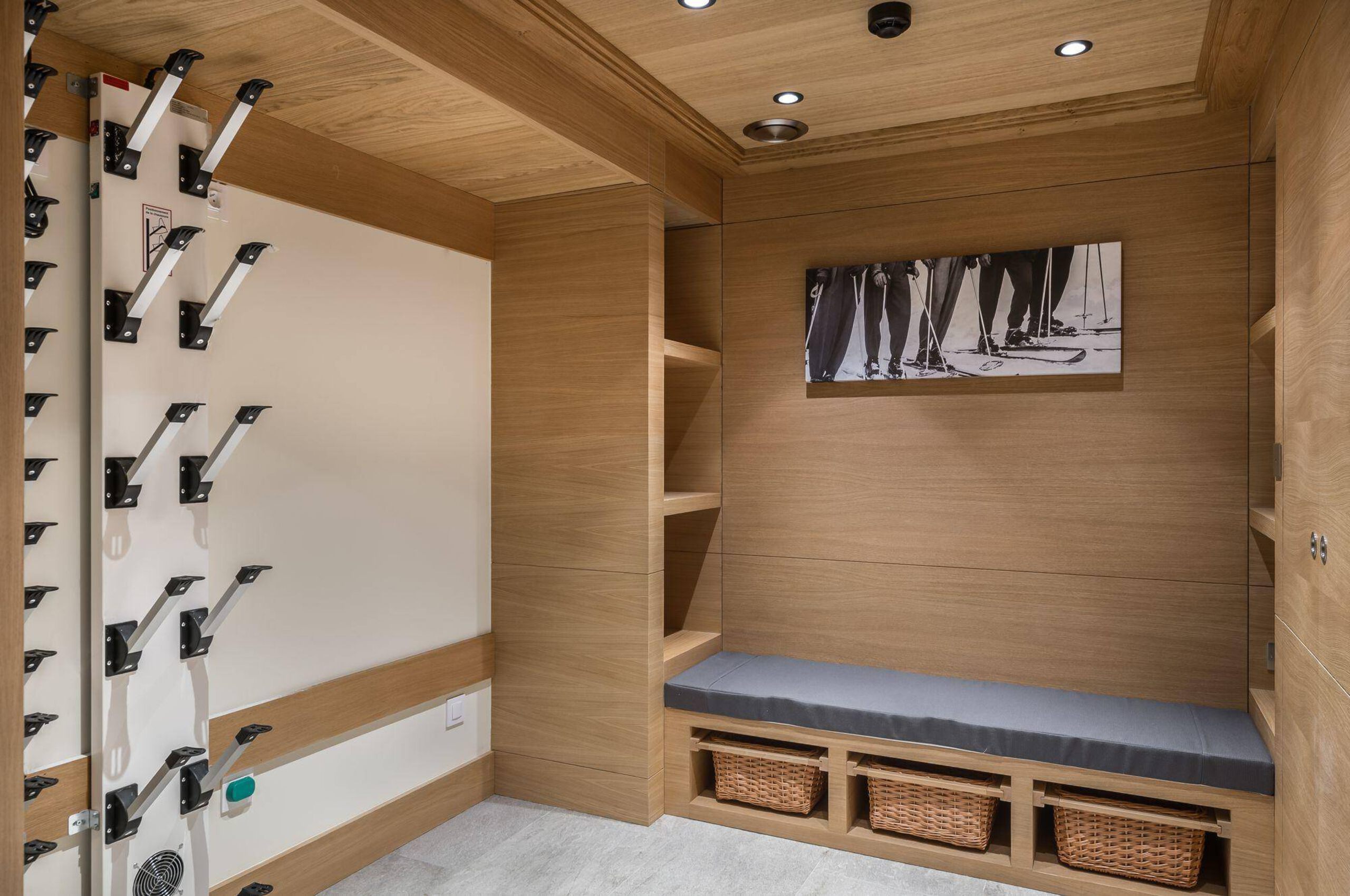 chalet-malorie-bootroom-skiroom-skiin-skiout-primelocation-luxury-rental-property-megeve