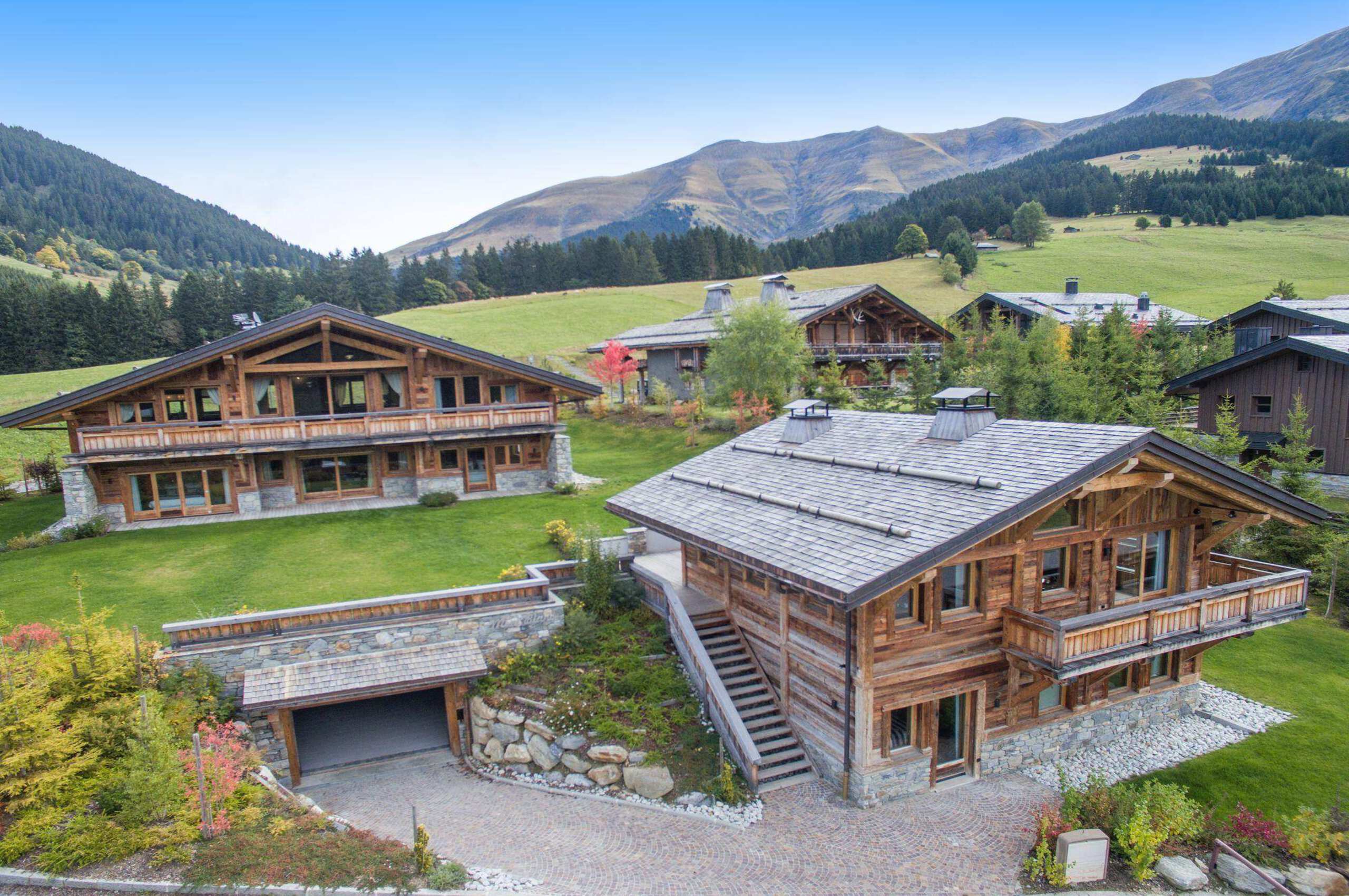chalet-malorie-exterior-mountainview-luxury-alpine-rental-retreat-megeve