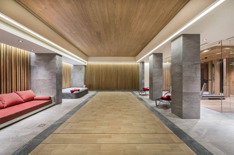 chalet-malorie-indoorpool-spa-cover-jacuzzi-wellness-luxury-megeve