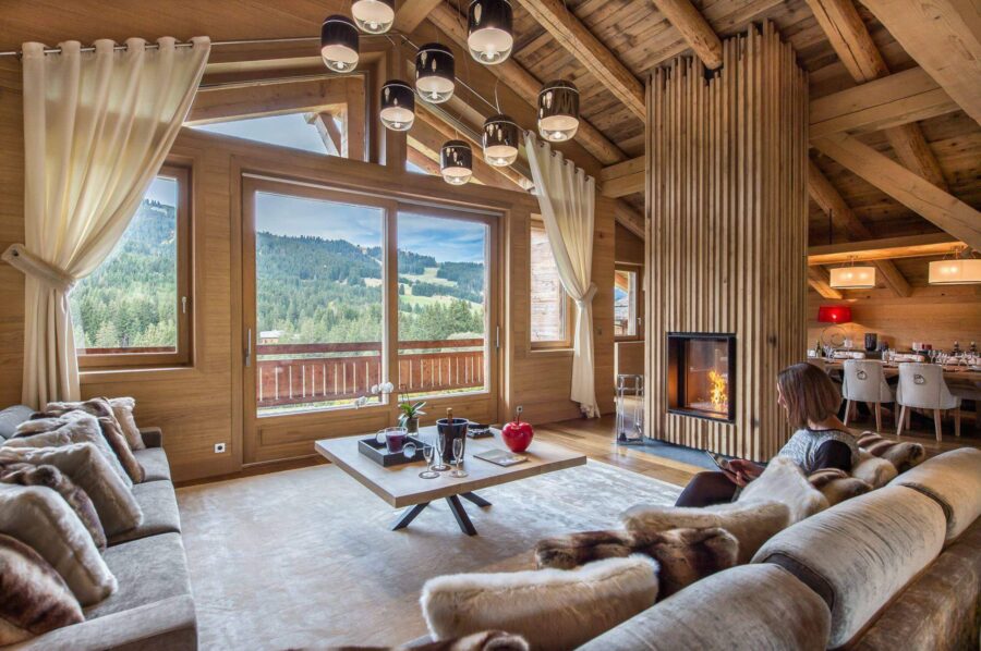 chalet-malorie-mainpage-livingroom-diningroom-openplan-luxury-elegant-alpine-interior-megeve