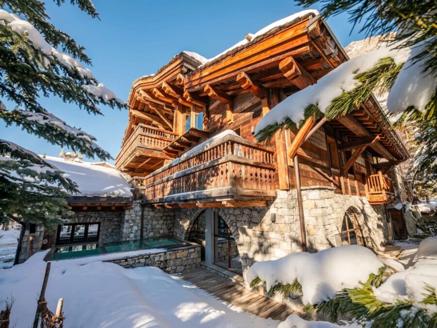 chalet-margot-exterior-daytime-snow-luxury-rental-retreat-vald'isere