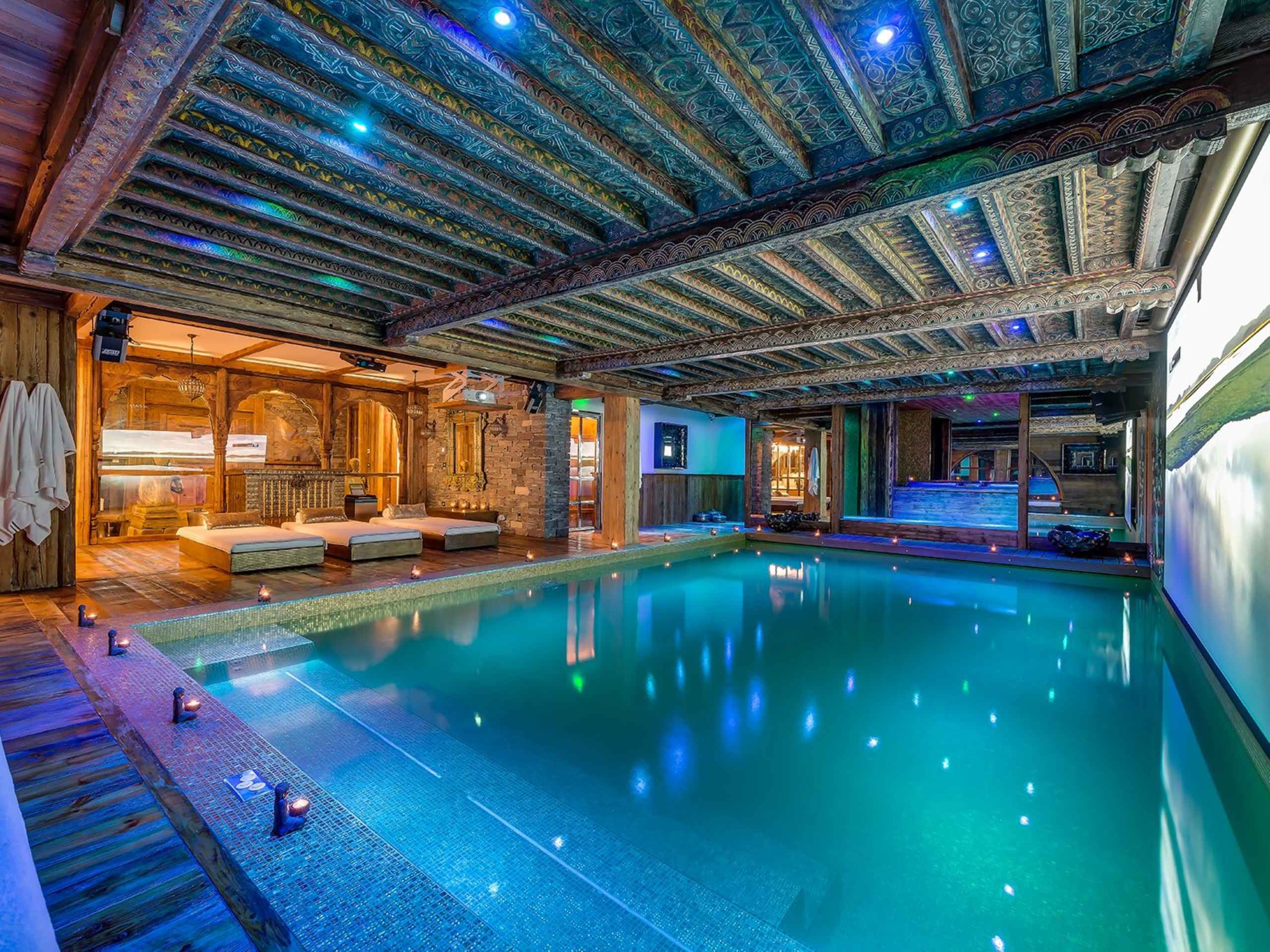 chalet-margot-indoorpool-spa-wellness-relaxation-alpine-interiors-luxury-vald'isere