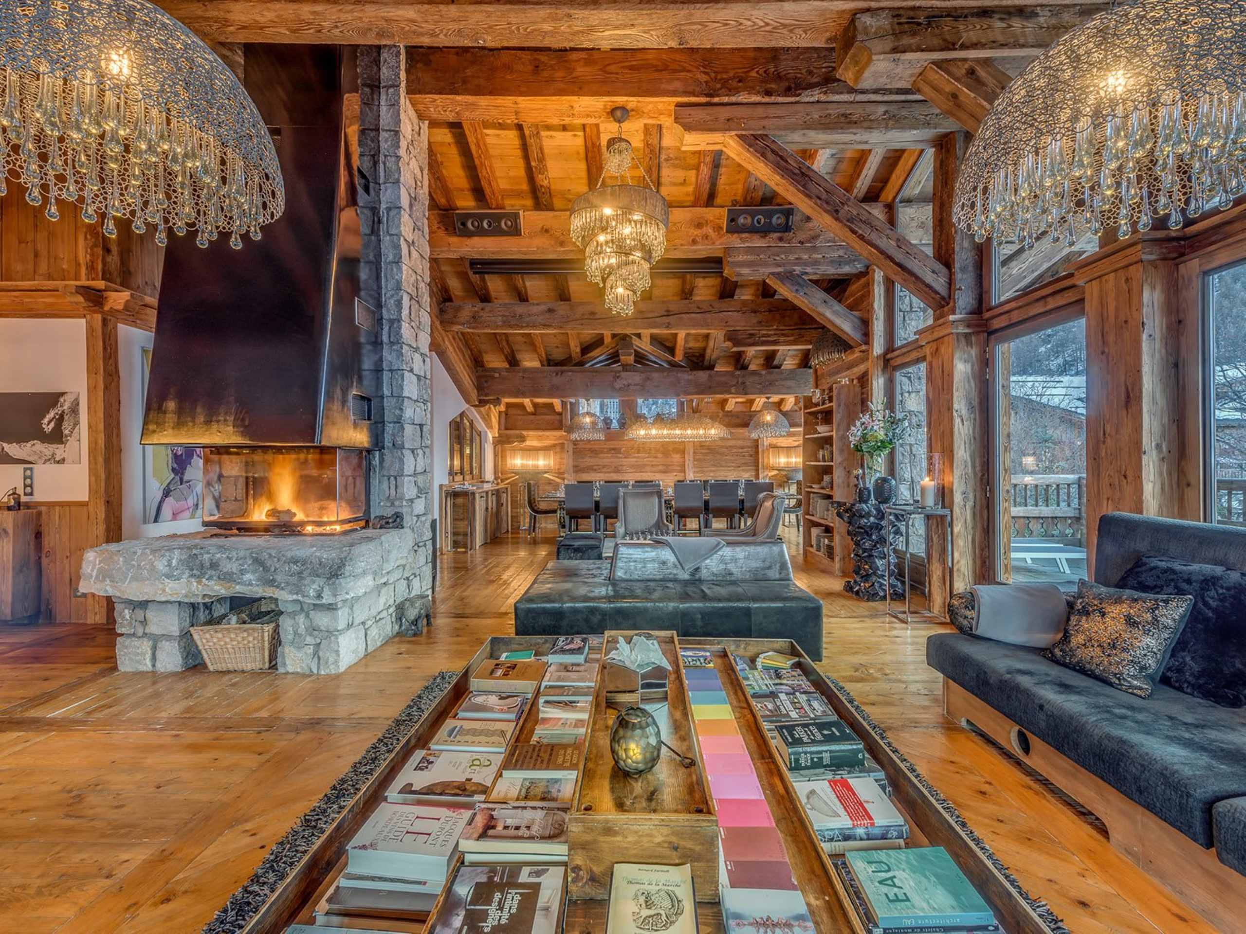 chalet-margot-livingroom-lounge-fireplace-openplan-spacious-elegant-design-luxury-interior-vald'isere