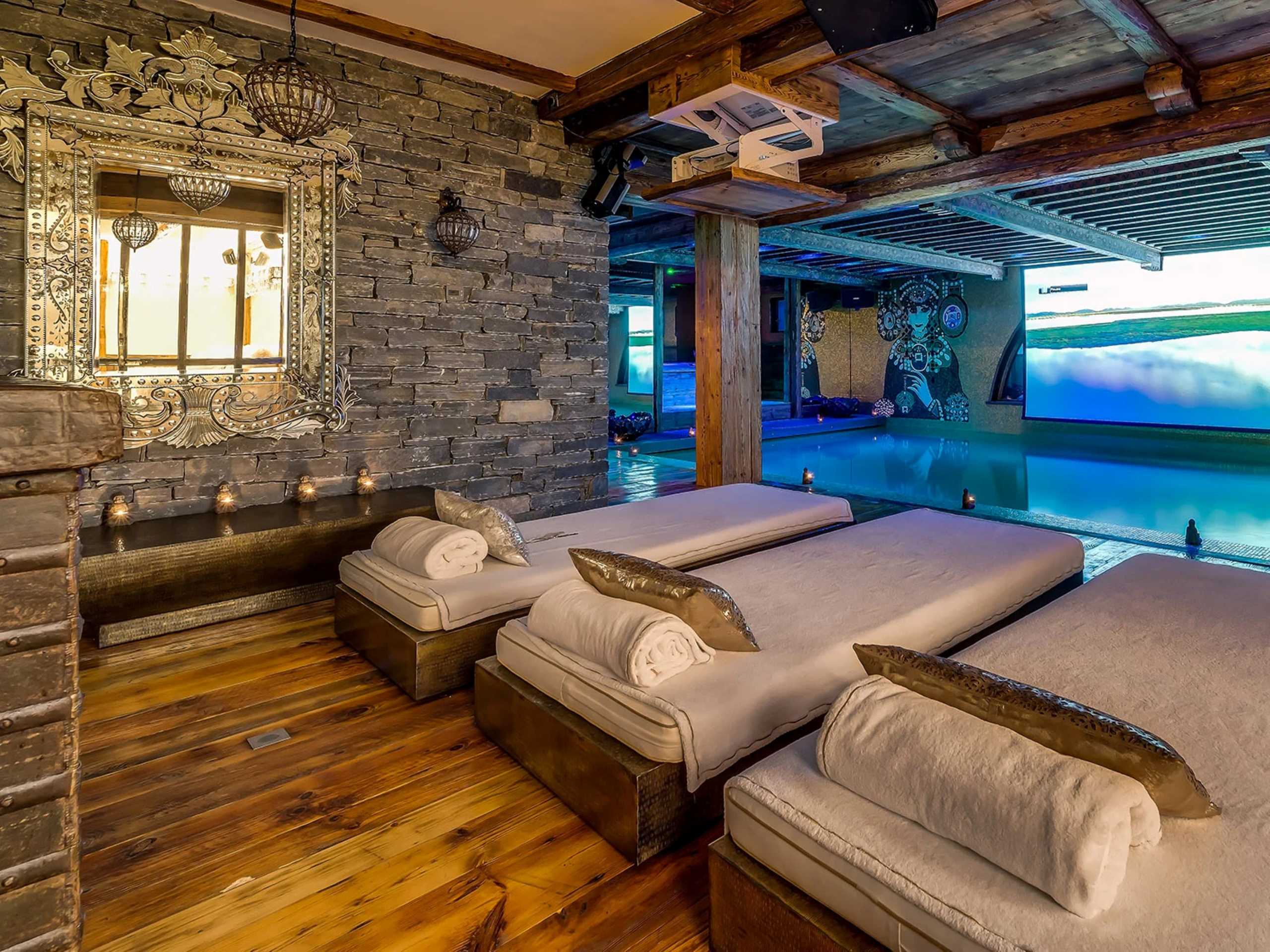 chalet-margot-spa-wellness-relaxation-area-luxury-rental-retreat-vald'isere