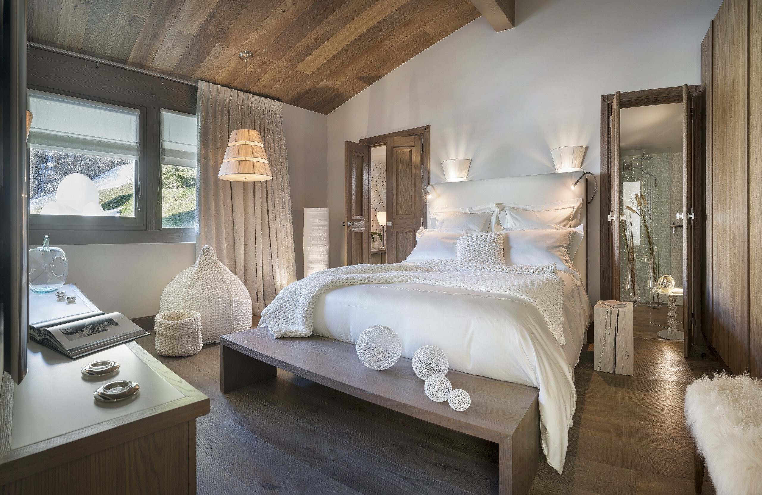 chalet-marianne-bedroom-ensuite-serene-tranquil-elegant-interiordesign-modern-luxury-retreat-megeve