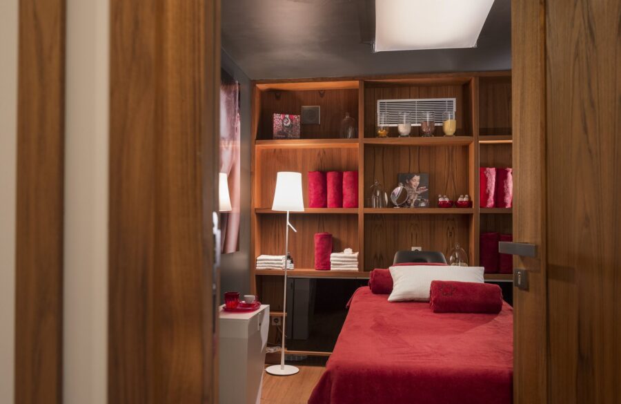 chalet-marianne-massage-room-treatment-spa-wellness-luxury-megeve