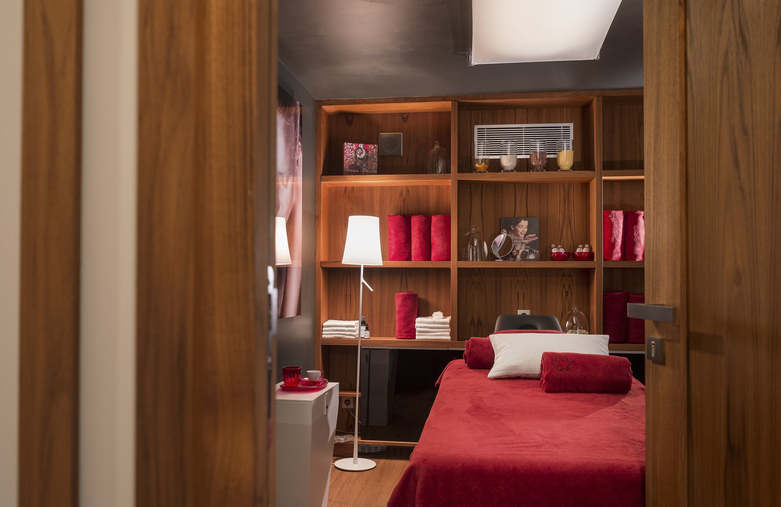 chalet-marianne-massage-room-treatment-spa-wellness-luxury-megeve