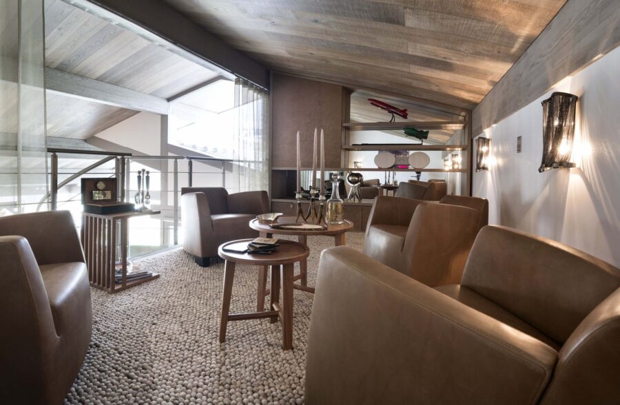 chalet-marianne-mezzanine-lounge-hosting-relaxation-entertainment-luxury-alpine-interiors-megeve