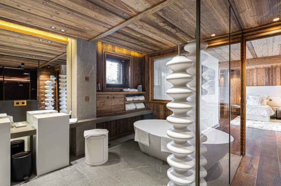chalet-olga-bathroom-bathtub-doublesink-unique-bespoke-design-luxury-interiordesign-megeve
