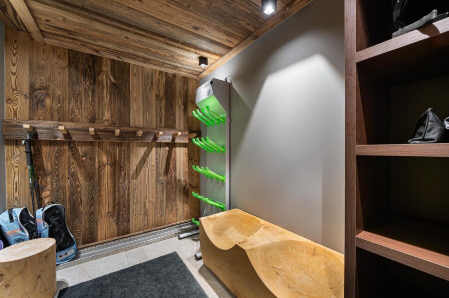 chalet-olga-bootroom-skiroom-skiin-skiout-primelocation-luxury-interior-megeve