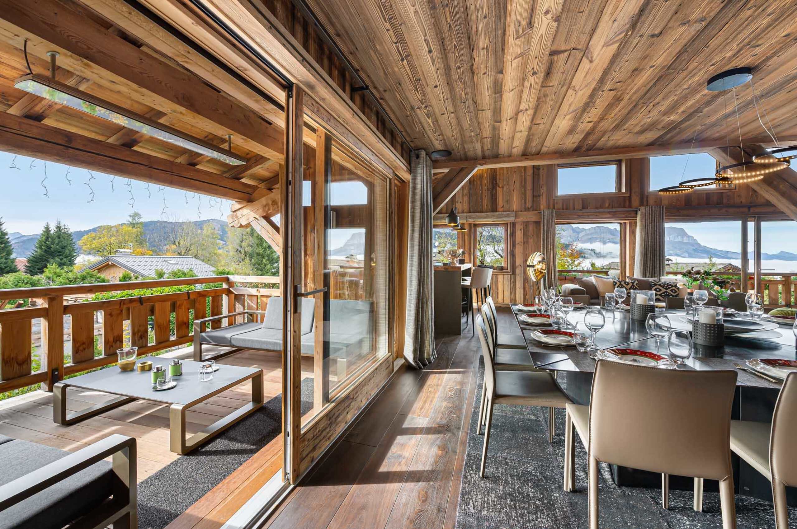chalet-olga-diningroom-balcony-mountainview-luxury-alpine-design-megeve