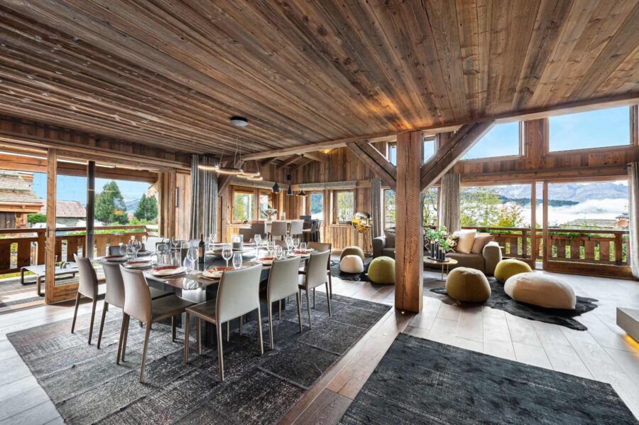 chalet-olga-diningroom-mountainview-wooden-traditional-alpine-features-modern-furnishings-luxury-decor-megeve