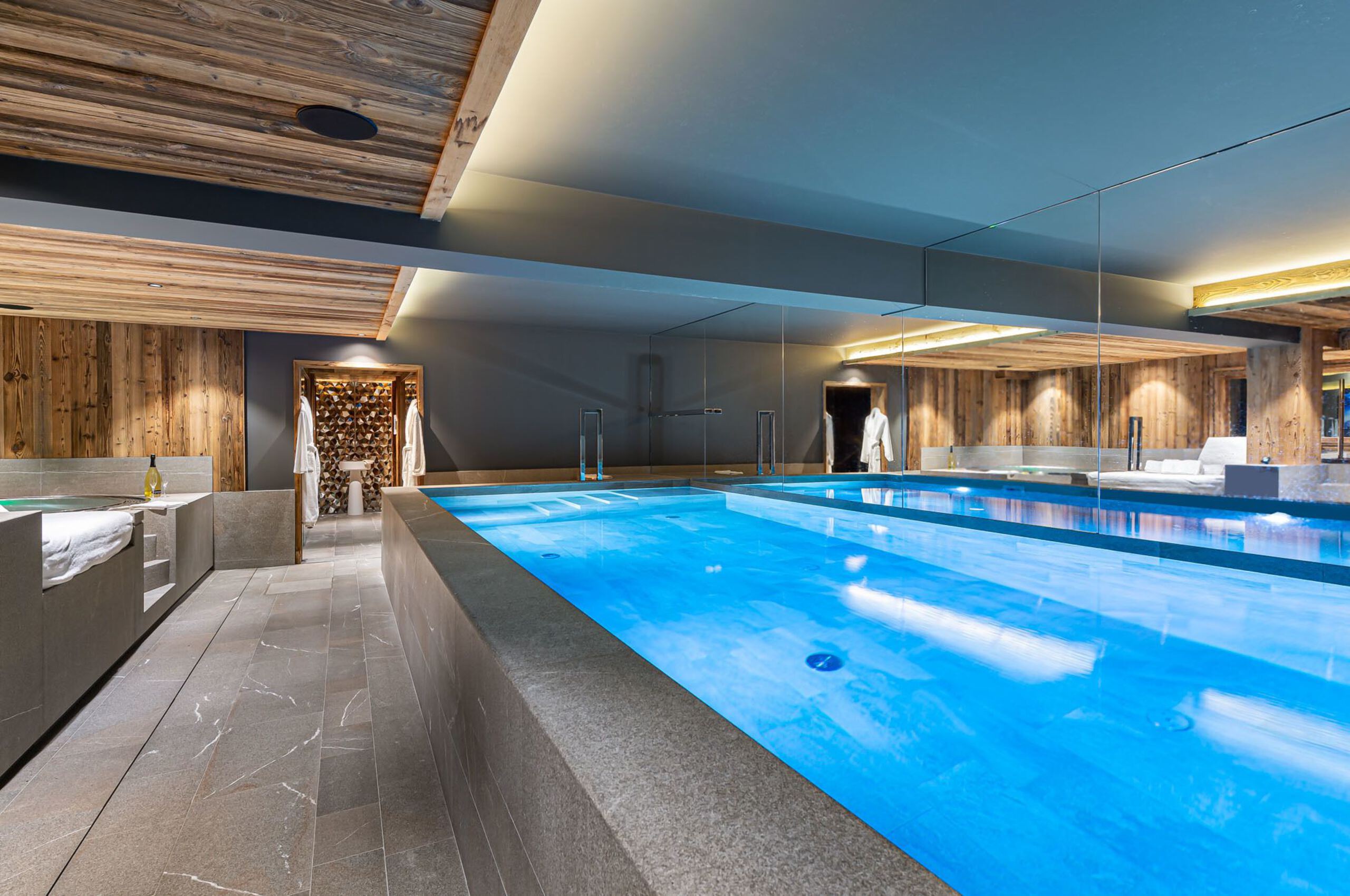 chalet-olga-indoorpool-spa-wellness-fitness-relaxation-luxury-rental-property-megeve