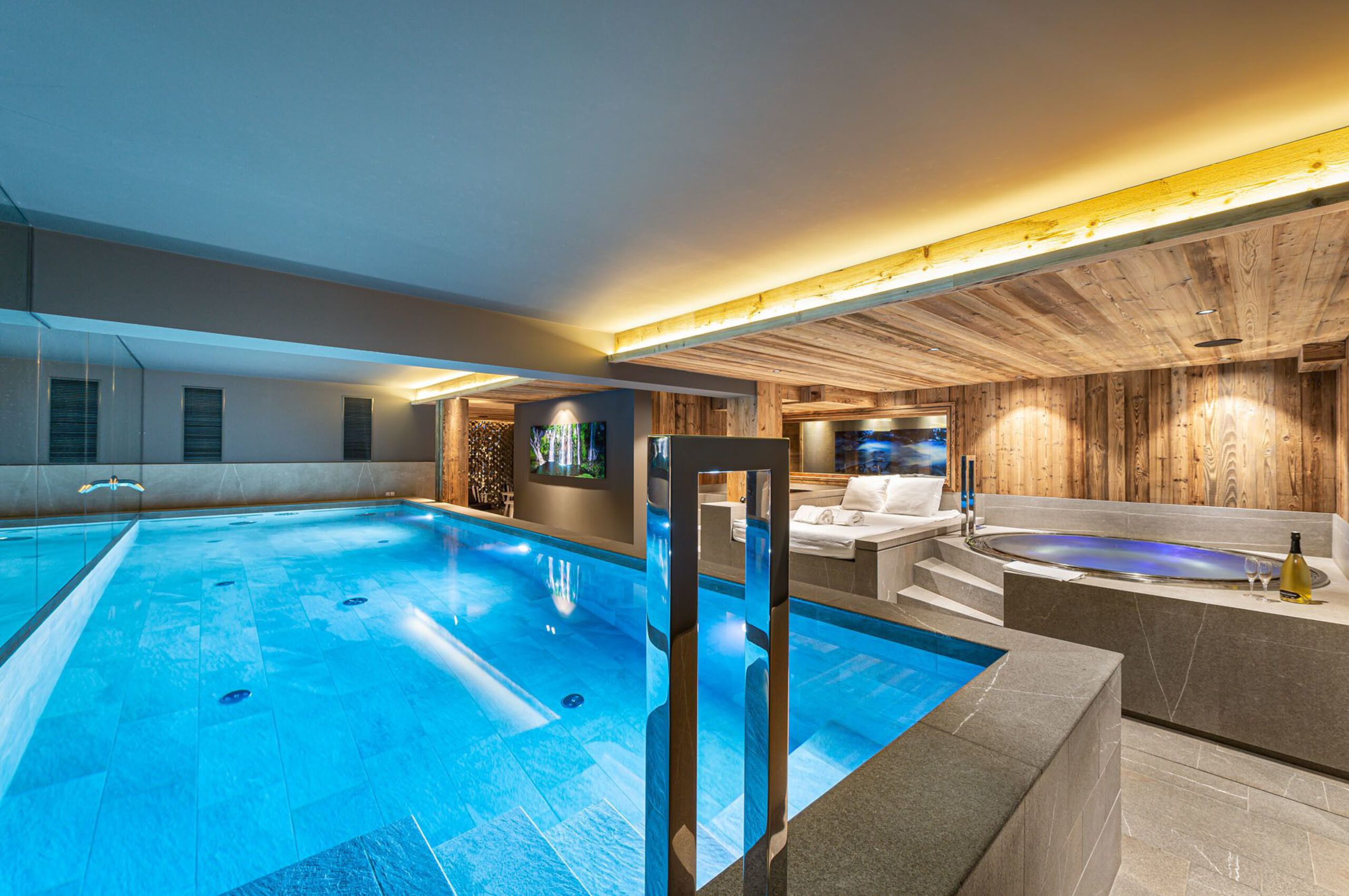 chalet-olga-indoorpool-swim-spa-relaxation-wellness-jacuzzi-luxury-rental-retreat-megeve