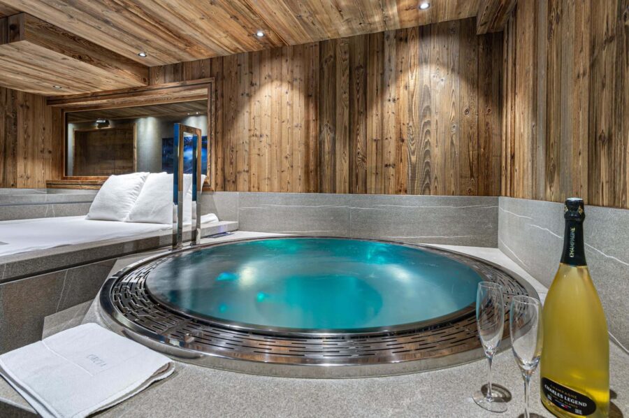 chalet-olga-jacuzzi-hottub-spa-indoorpool-wellness-luxury-rental-retreat-megeve