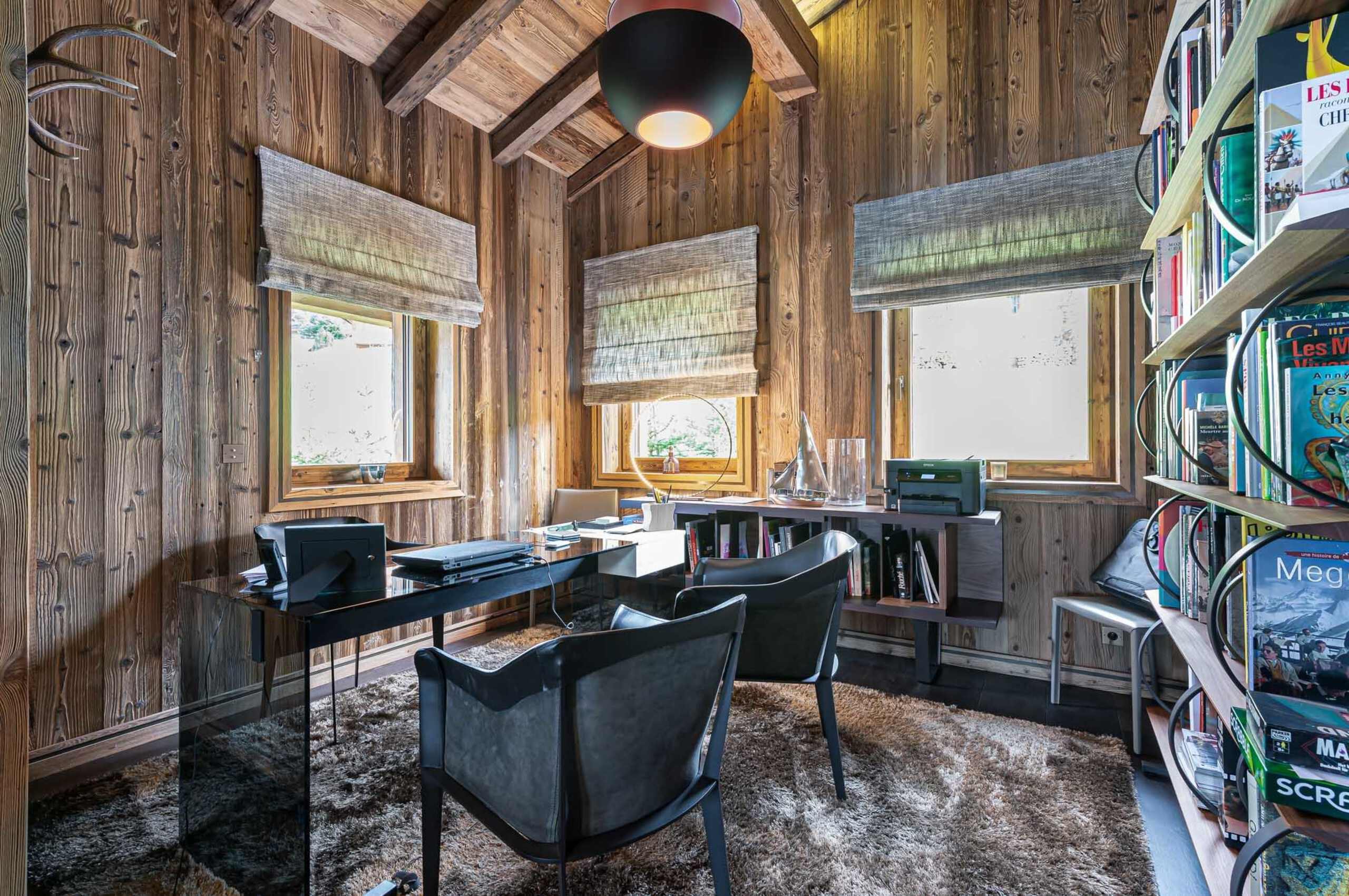 chalet-olga-office-desk-library-work-proffesional-luxury-rental-retreat-megeve