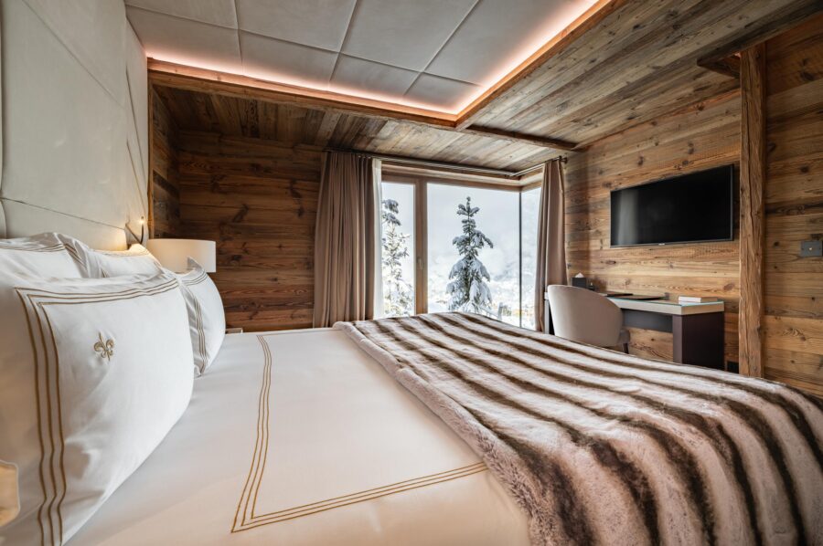 chalet-polina-bedroom-stunning-scenicviews-modern-elegant-alpine-interior-design-luxury-rental-retreat-courchevel1650