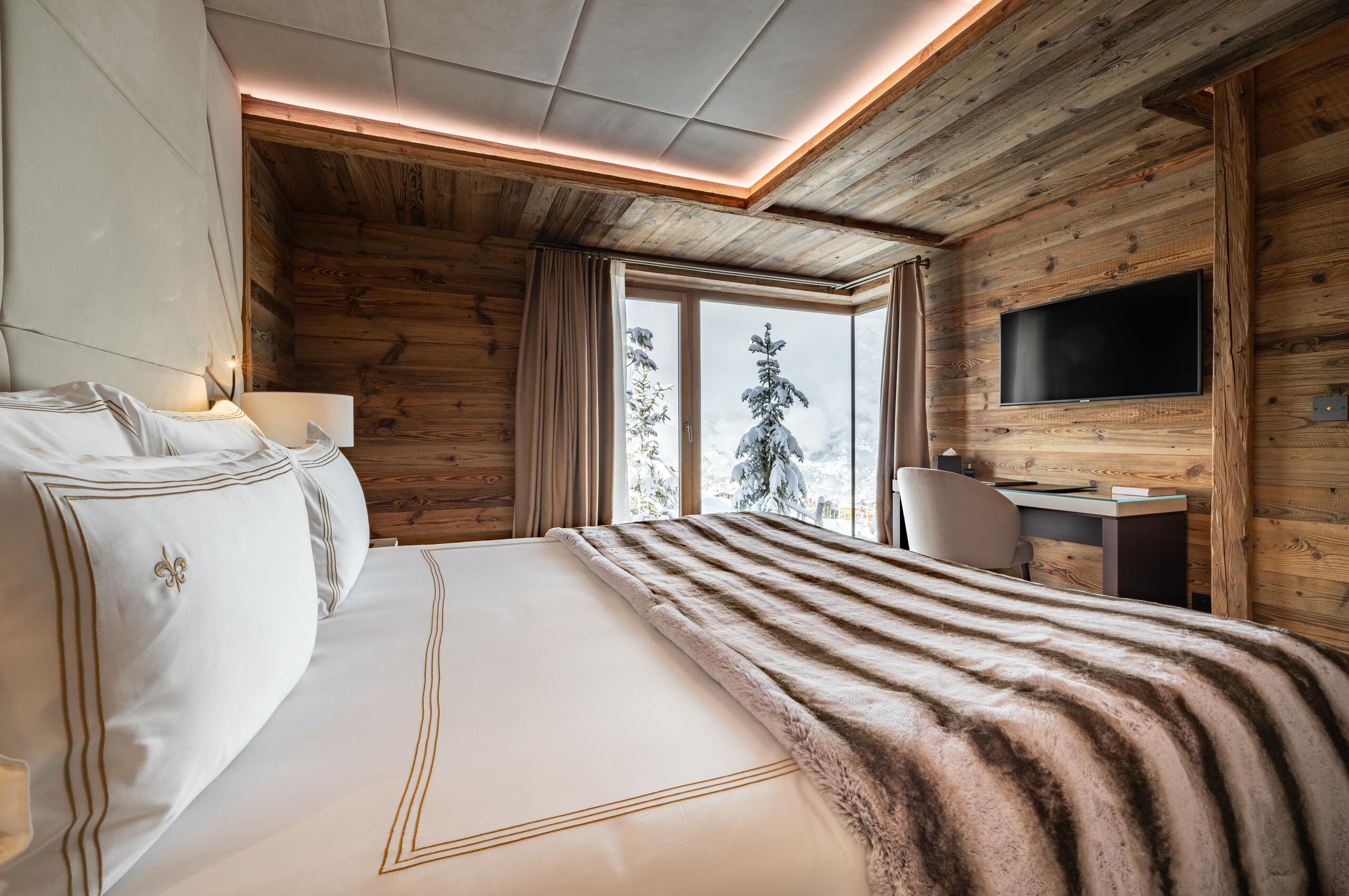 chalet-polina-bedroom-stunning-scenicviews-modern-elegant-alpine-interior-design-luxury-rental-retreat-courchevel1650