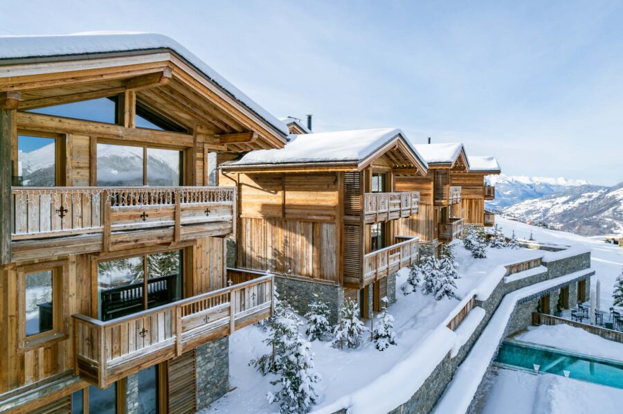 chalet-polina-exterior-winter-stunning-mountainviews-primelocation-luxury-alpine-rental-retreat-courchevel1650