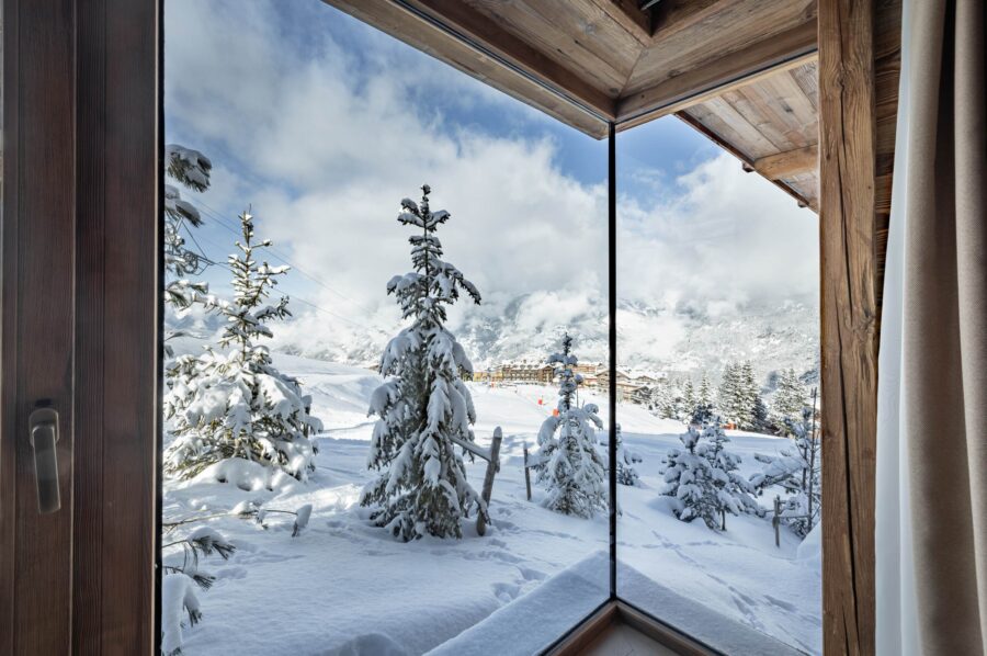 chalet-polina-interior-window-view-slopes-prime-location-stunning-landscape-luxury-rental-retreat-courchevel1650