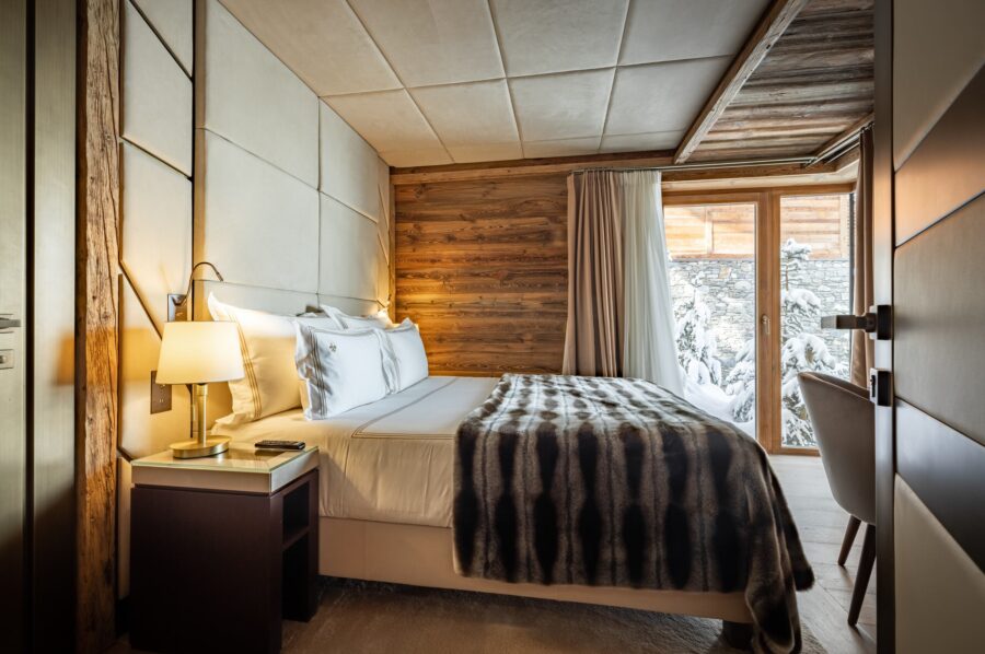 chalet-priya-bedroom-modern-elegant-stylish-alpine-luxury-interior-design-courchevel1650