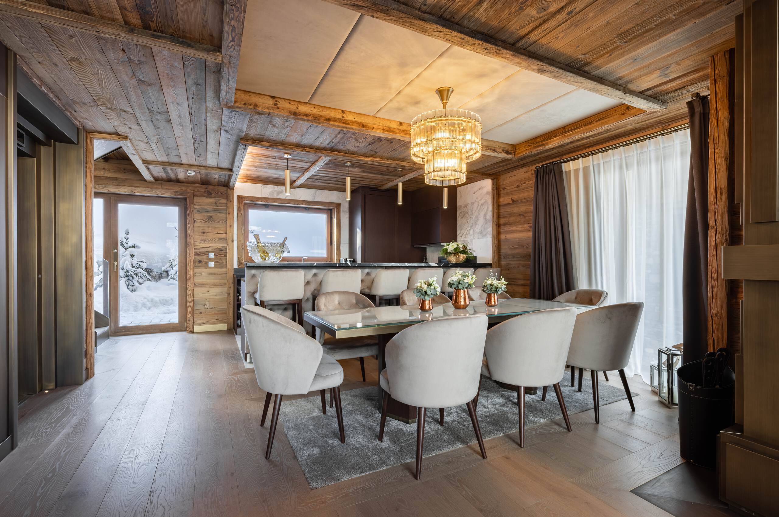 chalet-priya-diningroom-bar-kitchen-scenicviews-modern-stylish-alpine-luxury-interior-courchevel1650