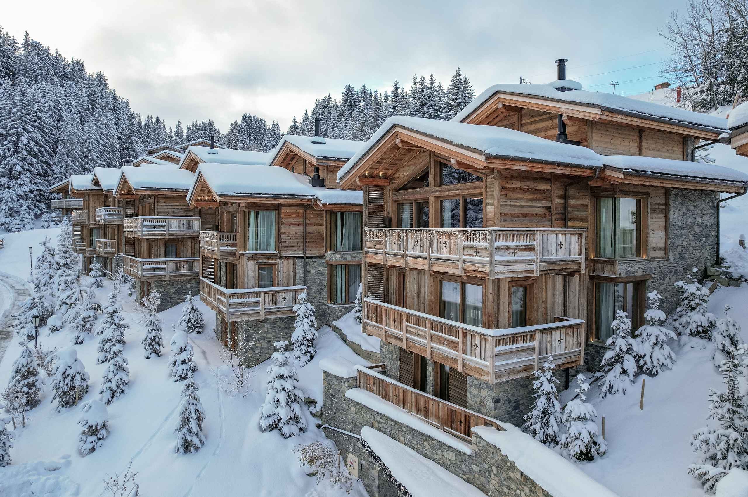chalet-priya-exterior-winter-primelocation-luxury-alpine-rental-retreat-courchevel1650