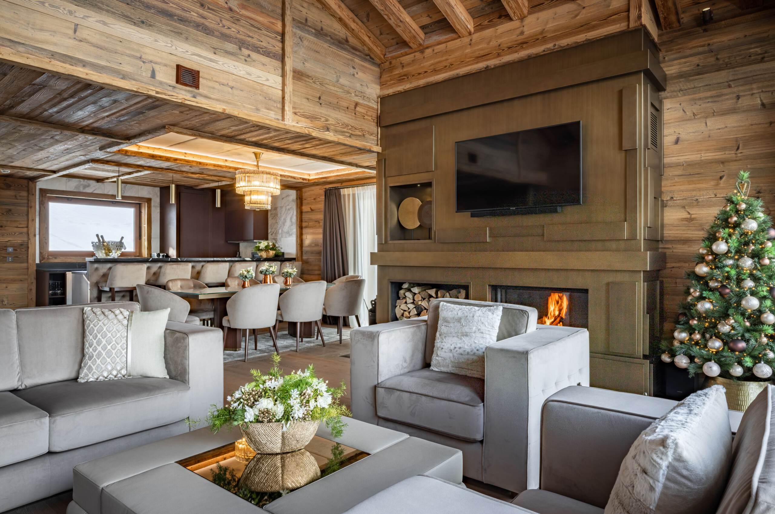 chalet-priya-mainpage-livingroom-diningroom-fireplace-christmas-openplan-modern-luxury-alpine-interior-design-courchevel1650