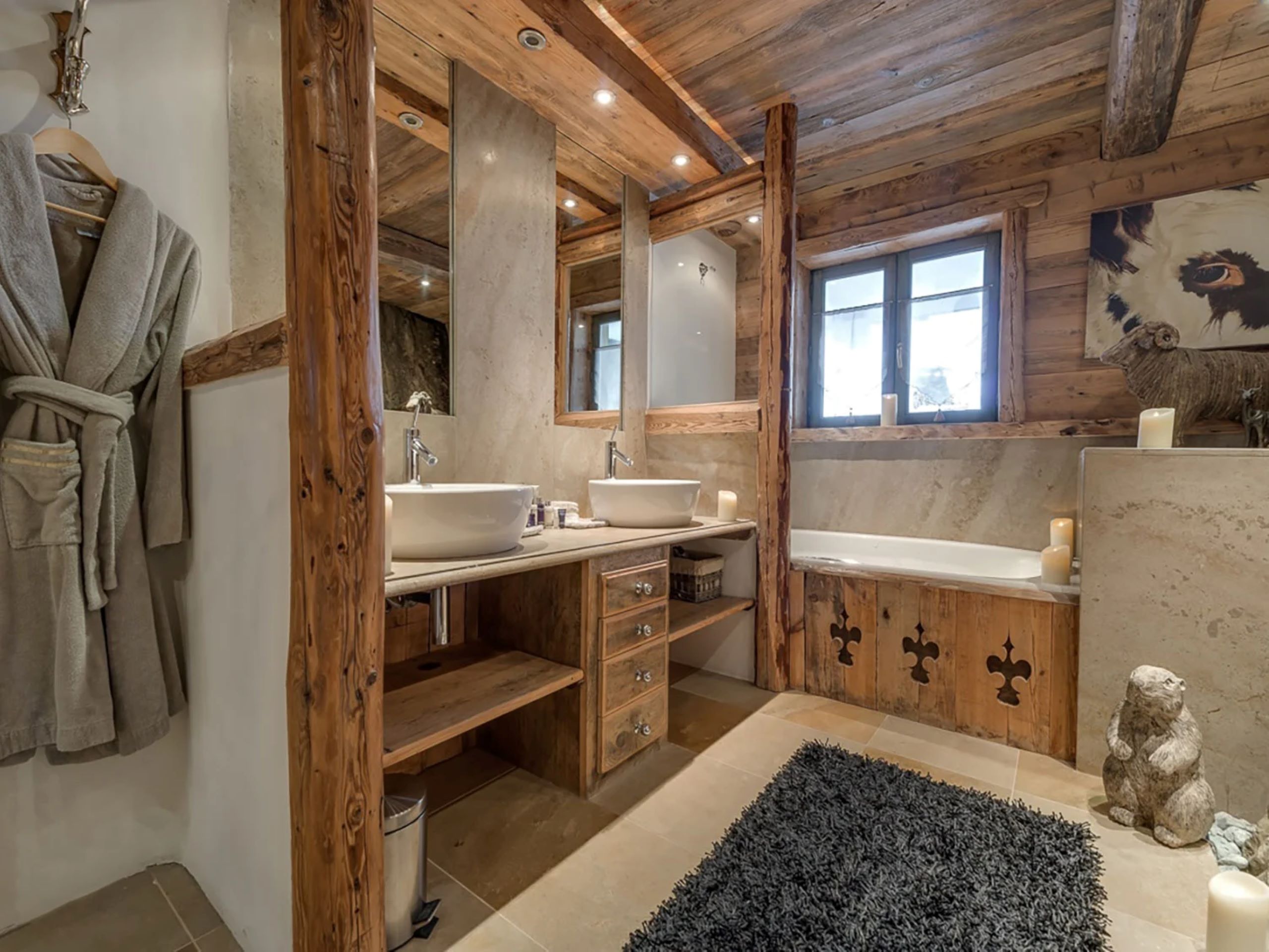 chalet-rivka-bathroom-bathtub-doublesink-traditional-alpine-design-luxury-vald'isere