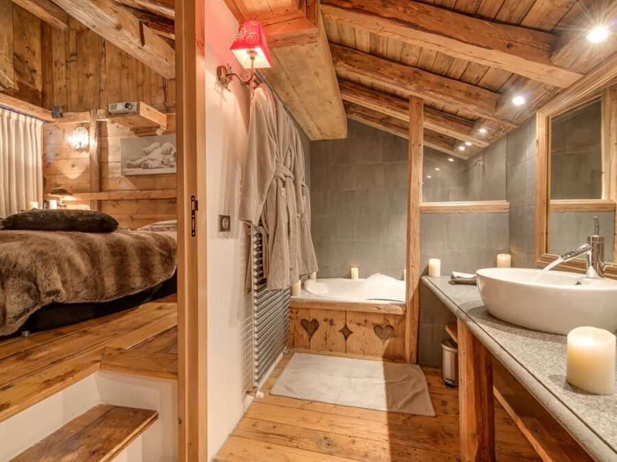 chalet-rivka-bedroom-bathroom-traditional-alpine-interior-luxury-vald'isere