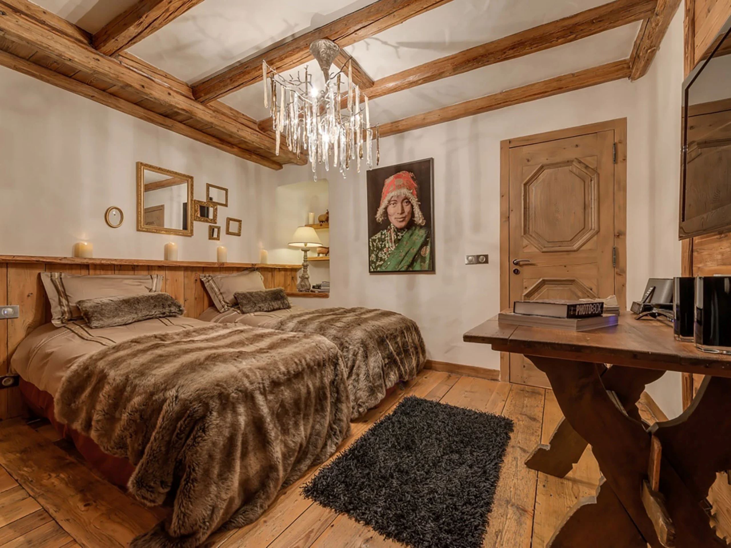 chalet-rivka-twin-bedroom-cosy-alpine-chic-rental-vald'isere