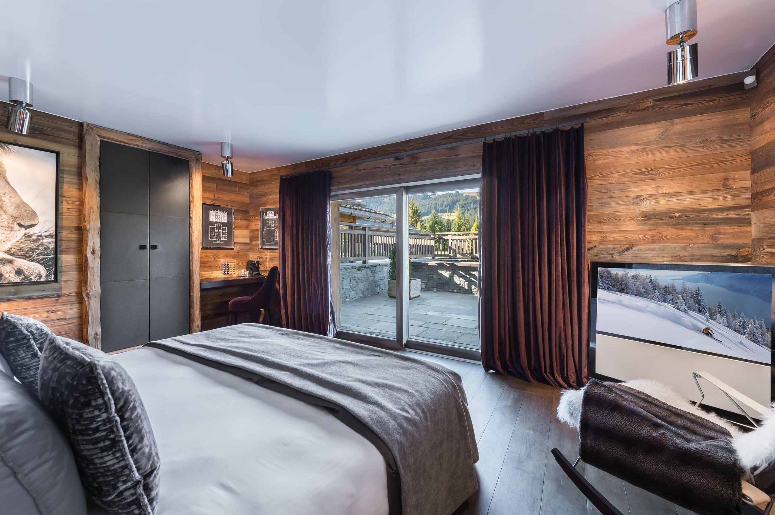 chalet-sabine-bedroom-terrace-scenicviews-stylish-alpine-luxury-design-megeve