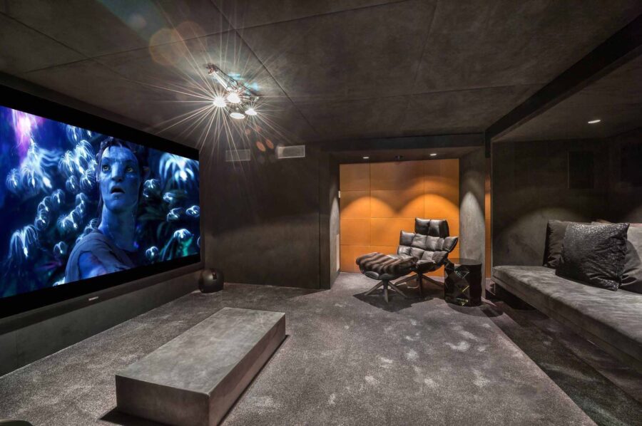 chalet-sabine-cinemaroom-hosting-film-entertainment-luxury-interiordesign-megeve