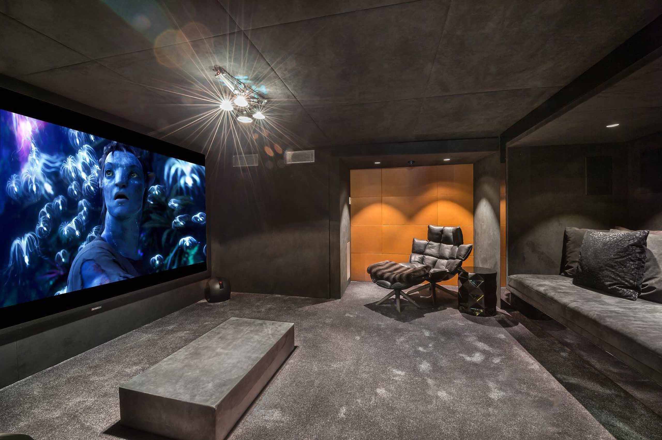 chalet-sabine-cinemaroom-hosting-film-entertainment-luxury-interiordesign-megeve