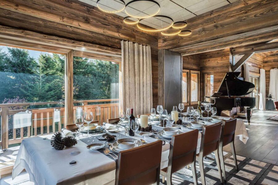 chalet-sabine-diningroom-piano-scenicviews-elegant-alpine-design-stylish-modern-interiors-megeve