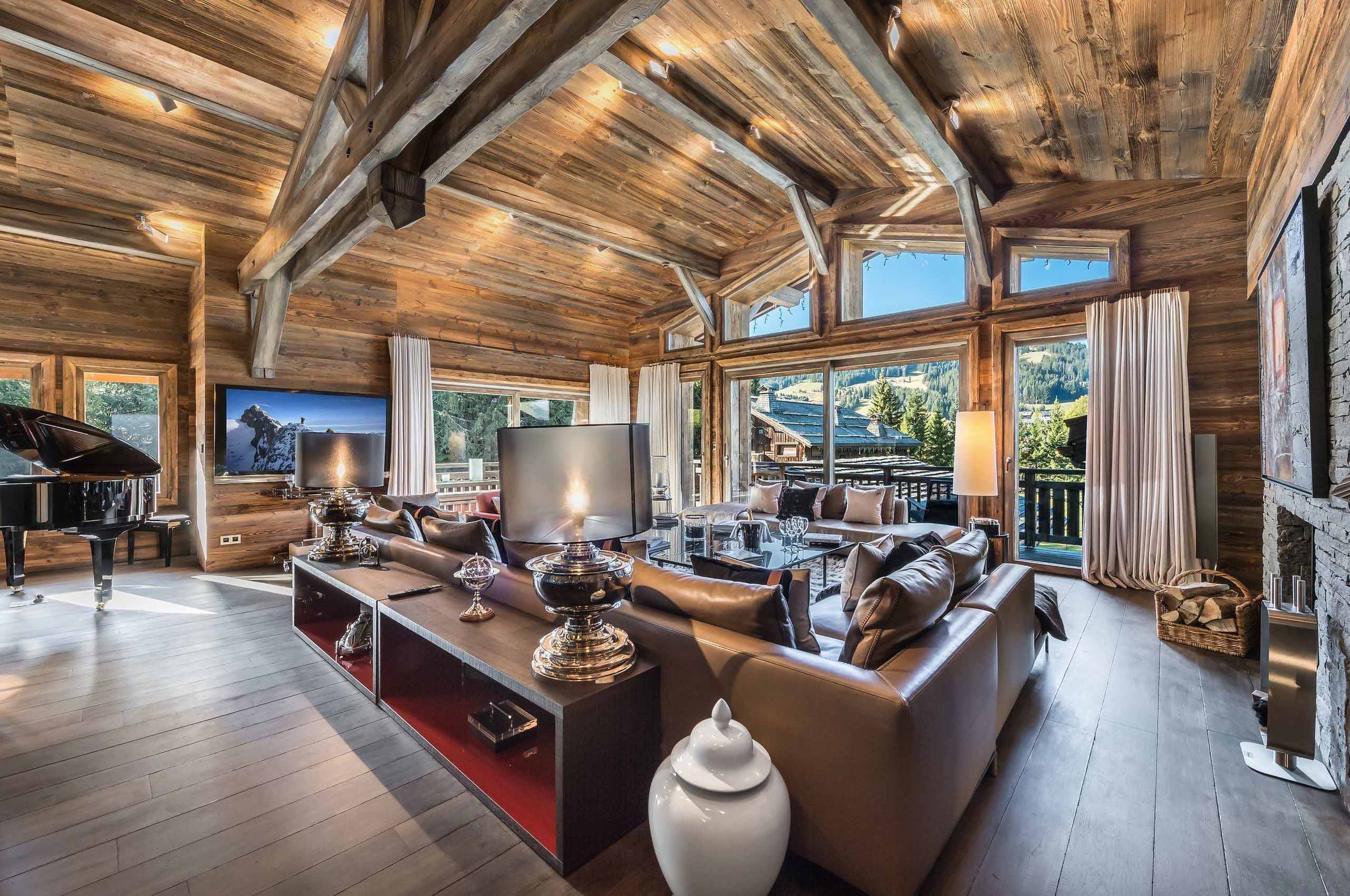 chalet-sabine-livingroom-openplan-piano-mountainview-stylish-alpine-luxury-design-megeve