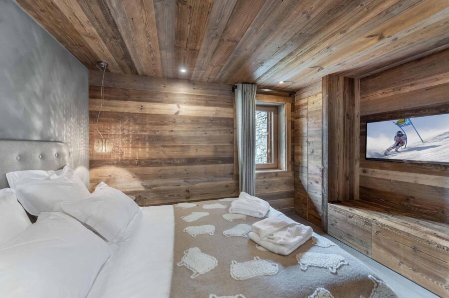 chalet-soraya-bedroom-cosy-alpine-interior-luxury-retreat-megeve-mont-d'arbois (19)