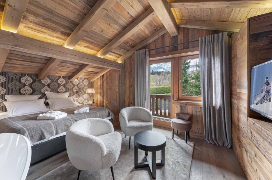 chalet-soraya-bedroom-mountainview-elegant-alpine-design-megeve-mont-d'arbois (13)