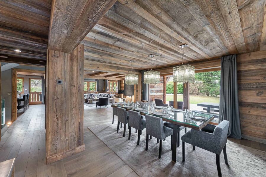 chalet-soraya-diningroom-livingarea-openplan-gardenview-stylish-luxury-alpine-design-megeve-mont-d'arbois (5)