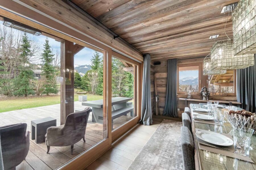 chalet-soraya-diningroom-scenicviews-garden-luxury-alpine-elegant-interior-megeve-mont-d'arbois (2)